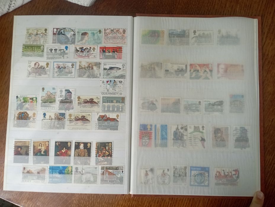 Альбом марок Англії №212