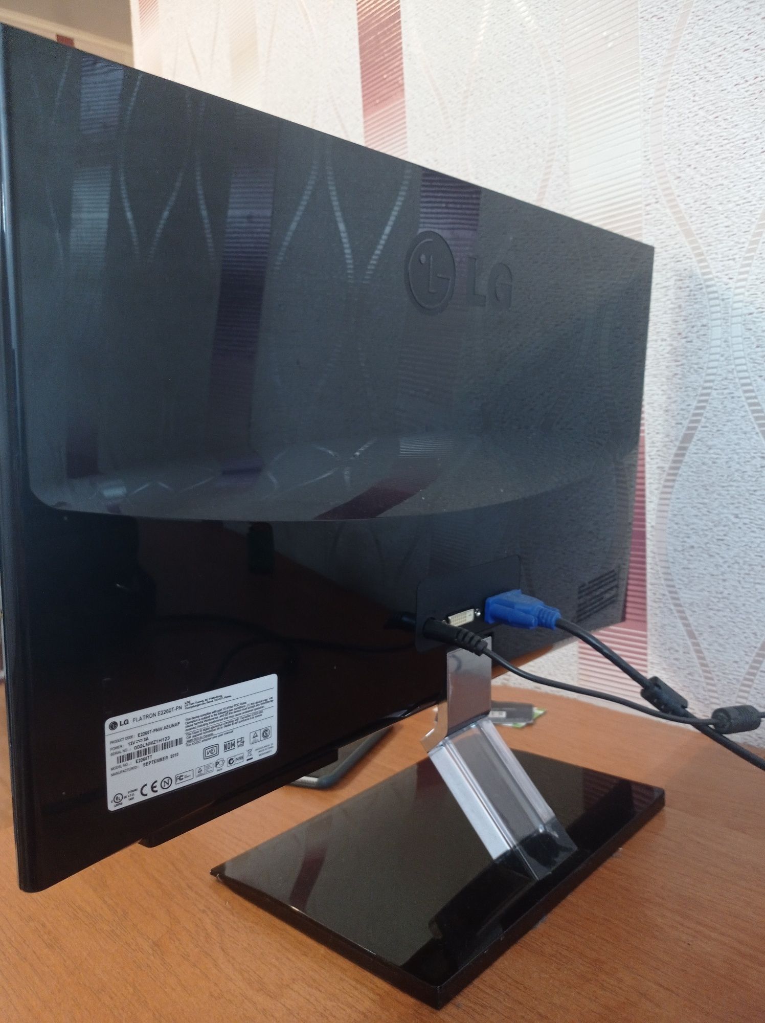 Монитор LG flatron e2260t-pn