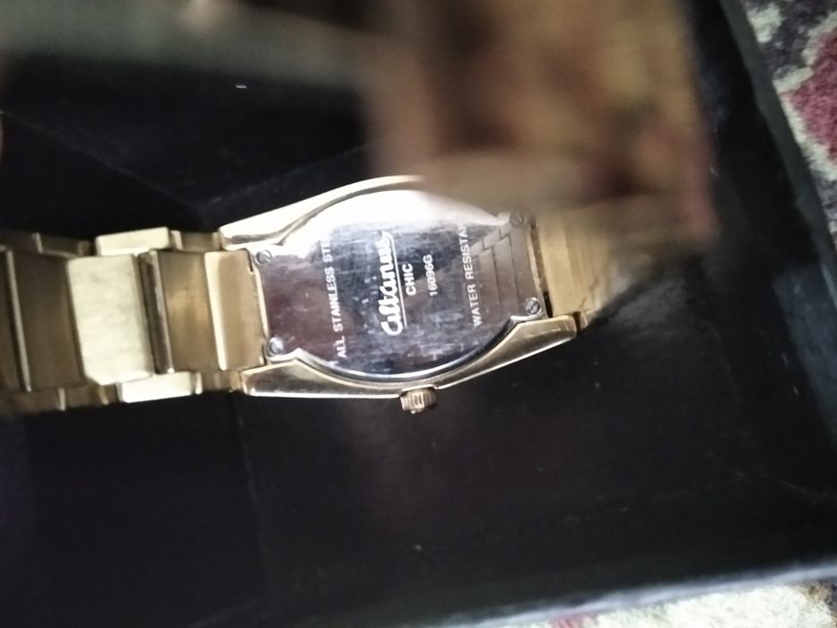 Годинник жіночий.