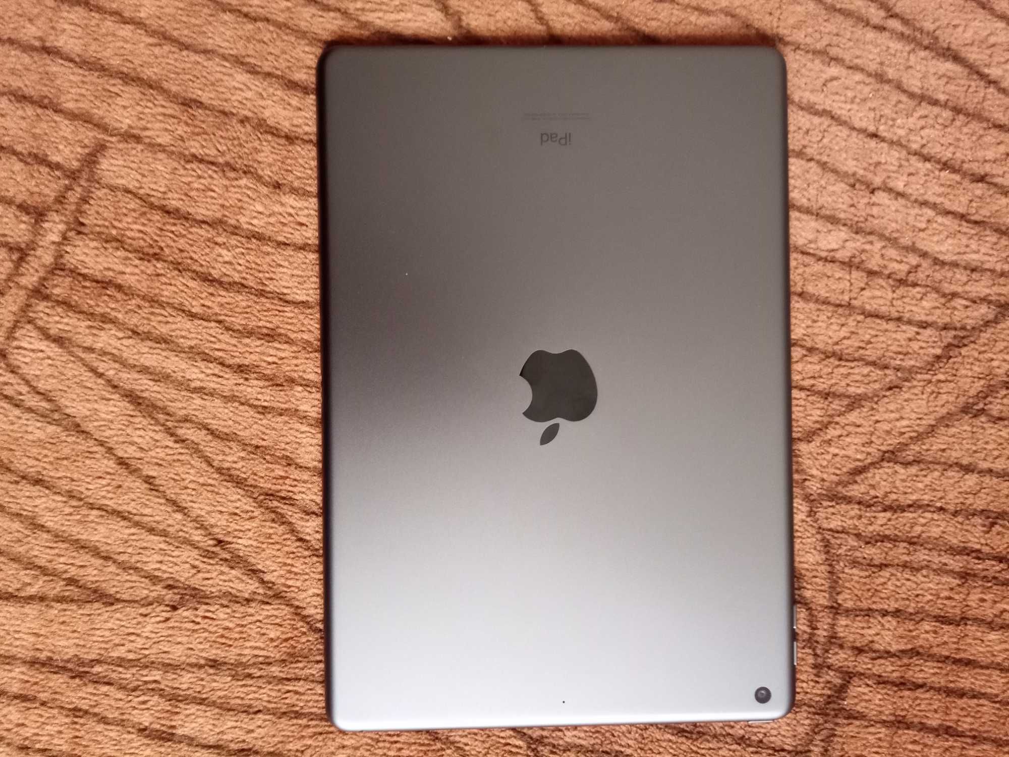 Планшет Apple iPad 10.2" 2021 Wi-Fi 64GB