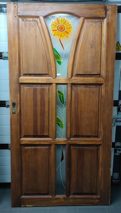 Solidne drewniane drzwi retro vintage