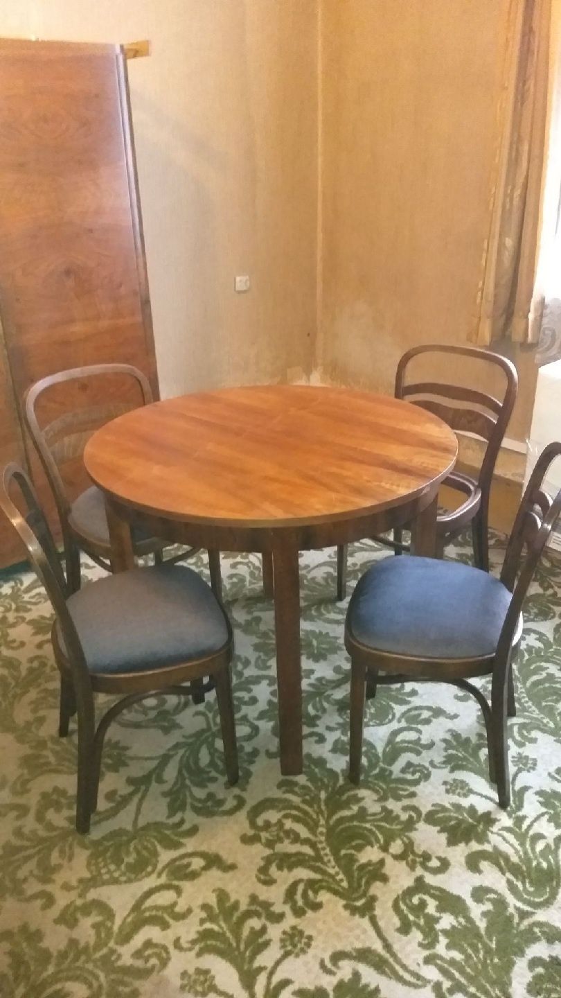 Rozkładany stół z 6 krzesłami PRL Thonet