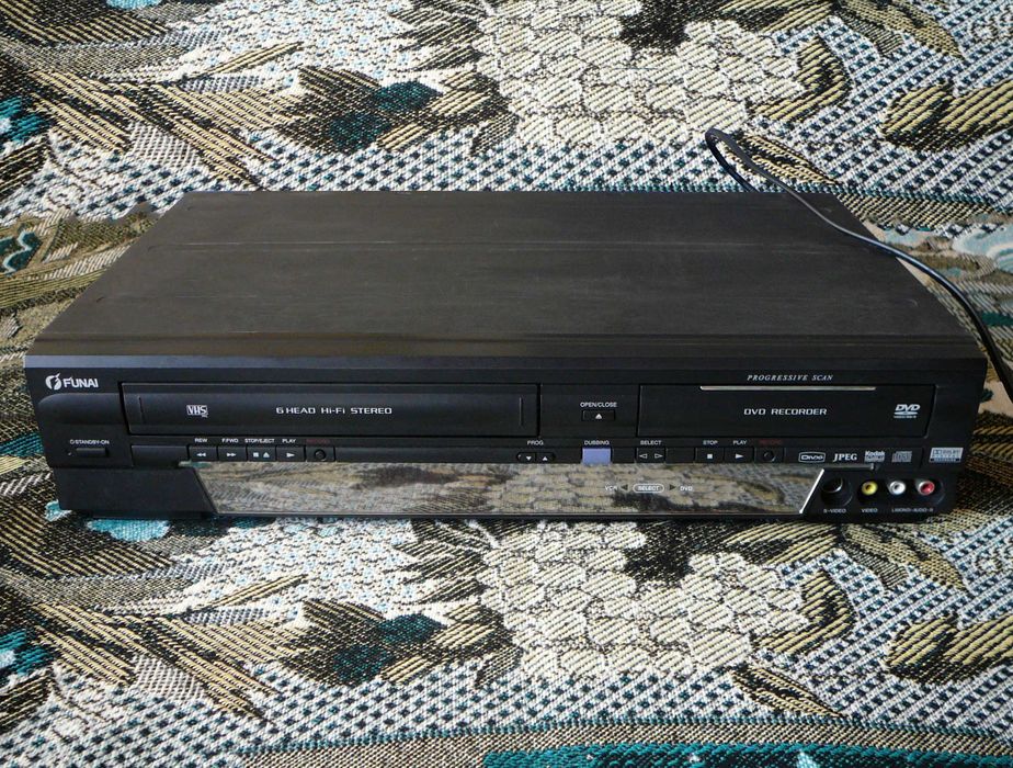 DVD-VHS рекордер Funai W4A-A4180DB