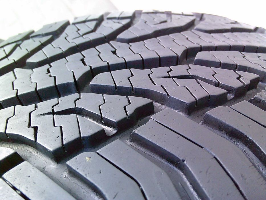 Opony 225/55/17 Uniroyal 2szt Całoroczne