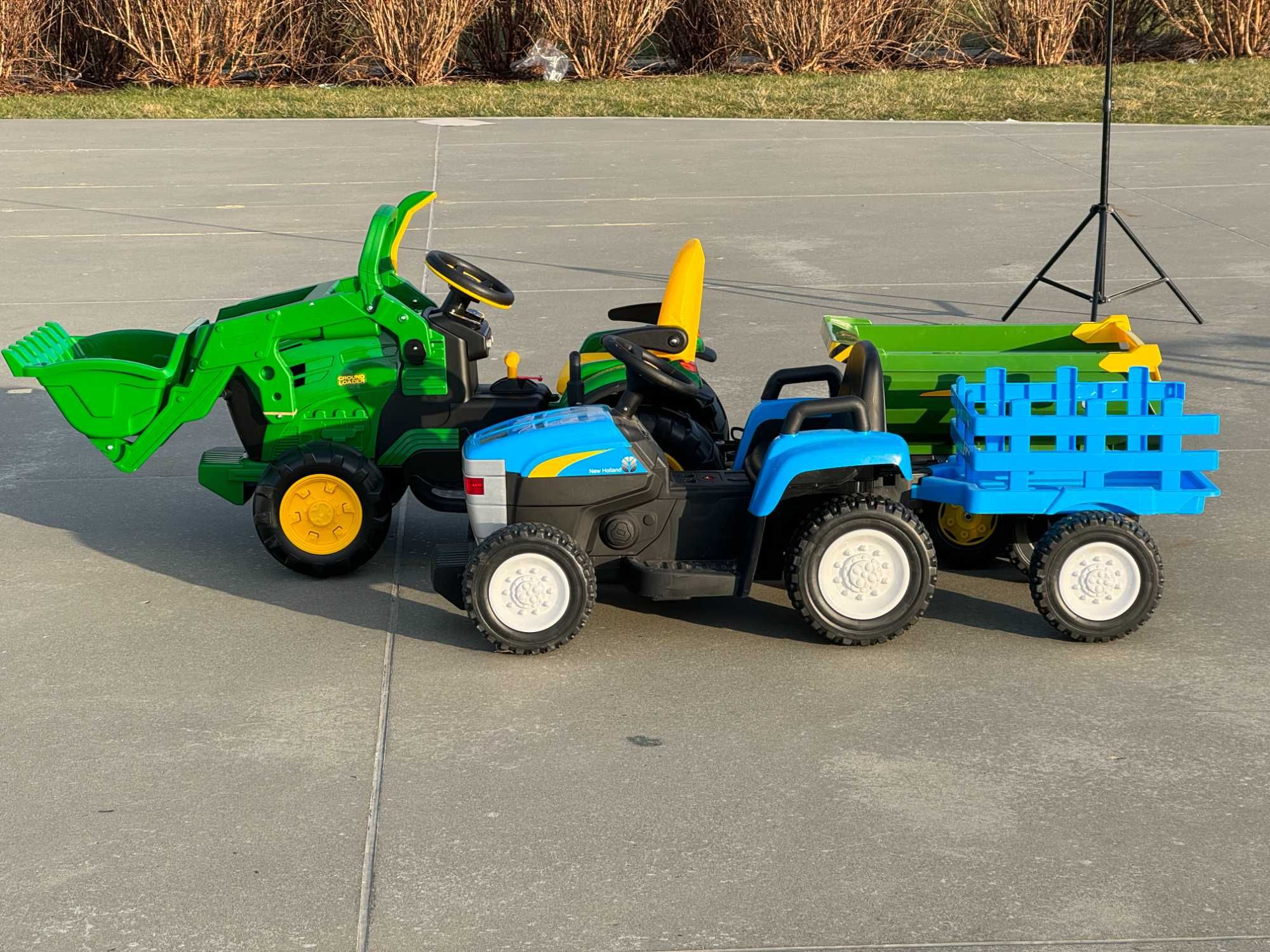 John Deere koparka + przyczepa 2oś. half pipe na akumulator dla dzieci