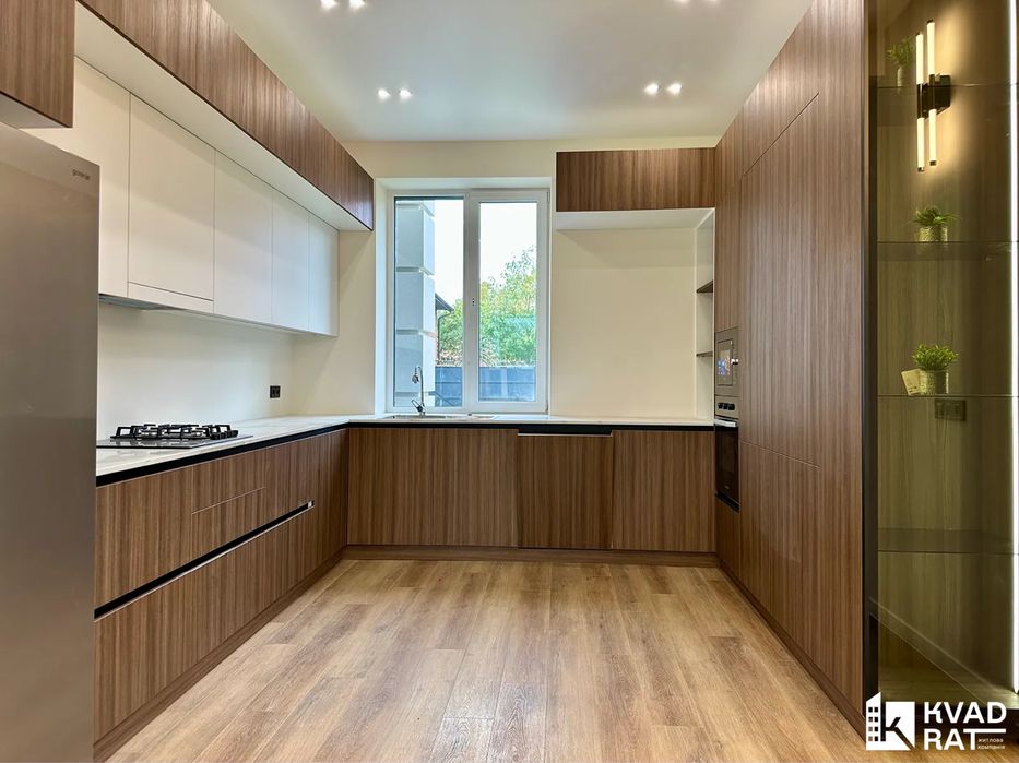 Стильний укомплектований будинок !