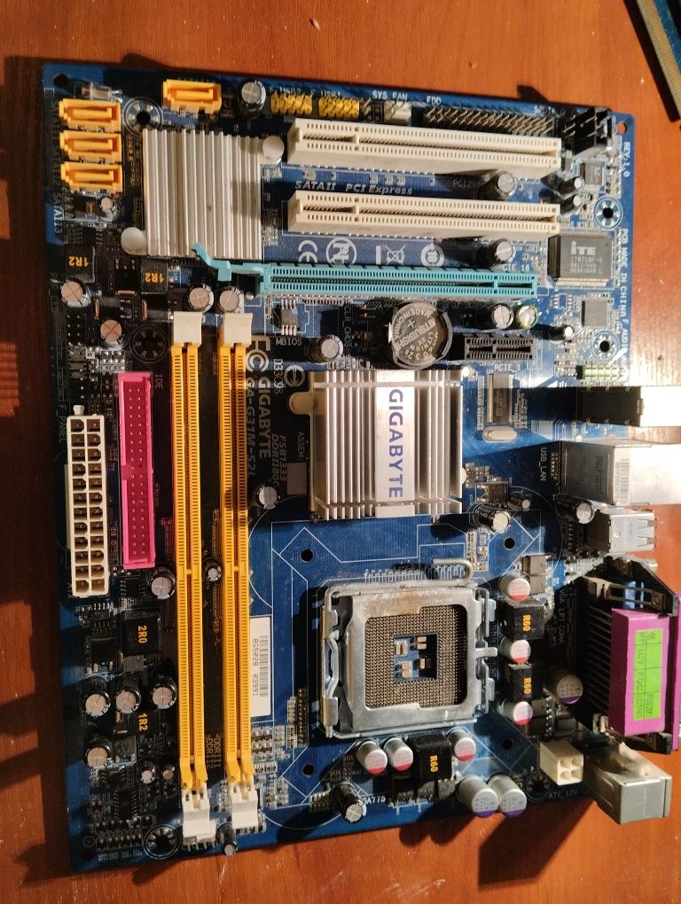 Материнская плата: Gigabyte GA-G31M-S2L