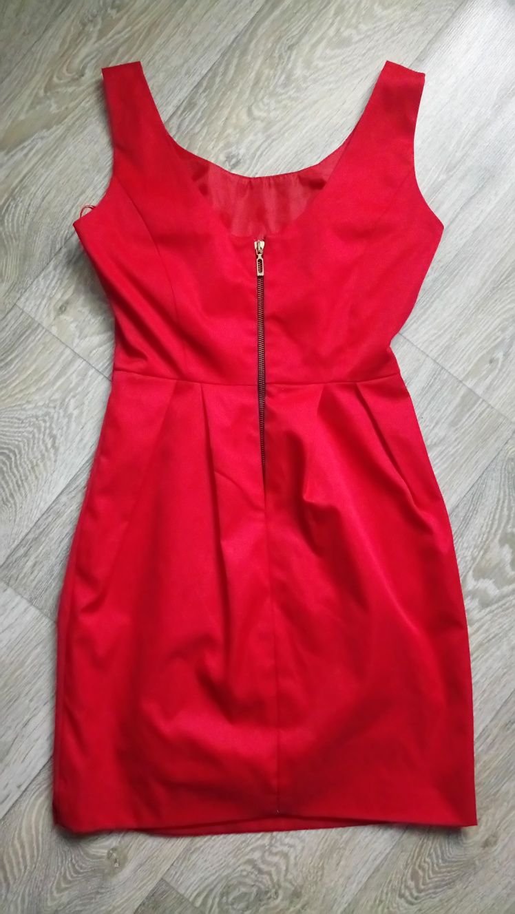 Czerwona sukienka S krótka