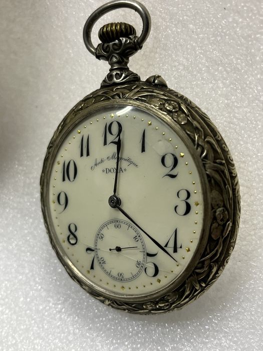 Часы ковровые швейцарские DOXA