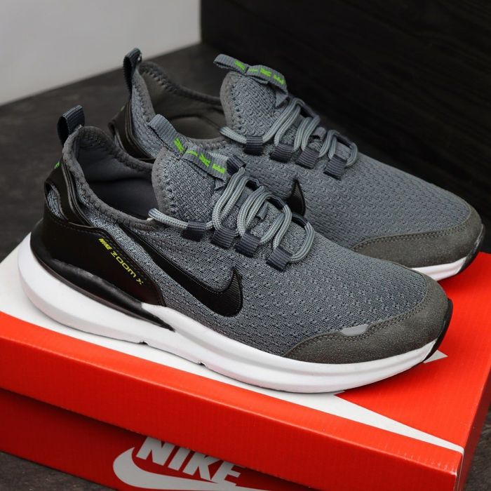 Кросівки Nike
• Розміри: 40(25,5 см), 41(26 см), 42(26,5 см), 43(27,5