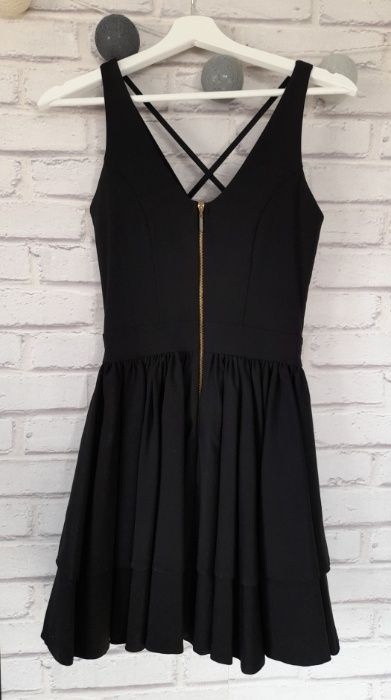 Czarna rozkloszowana sukienka firmy Talya XS