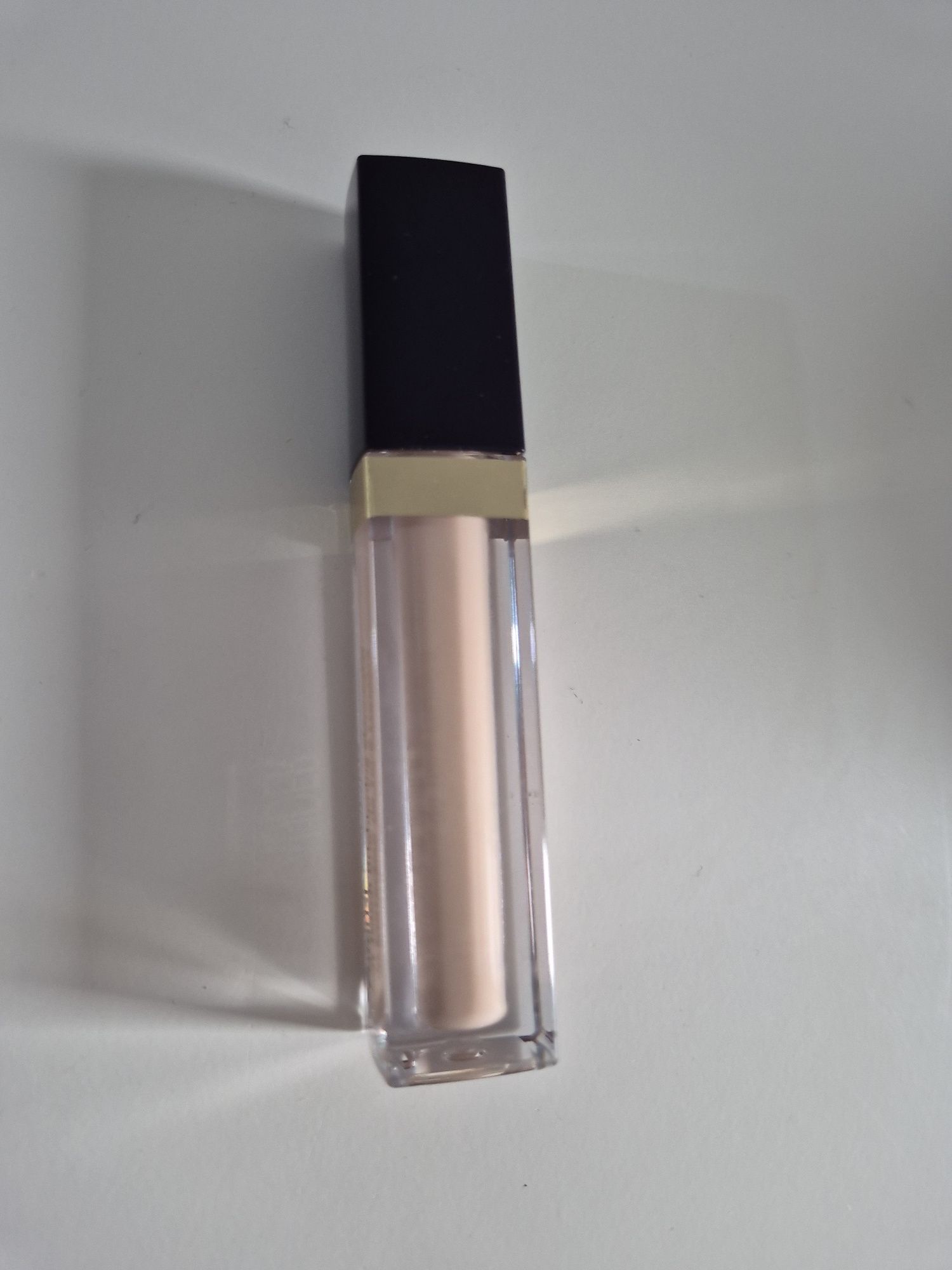 Estee Lauder Futurist korektor rozjaśniający do twarzy 1C