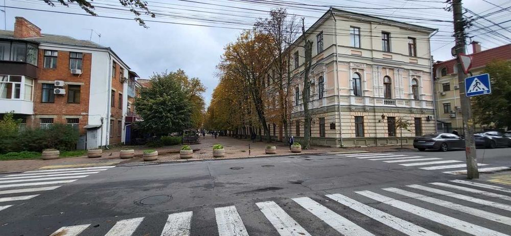 Продається простора 3-кімнатна квартира в Центрі