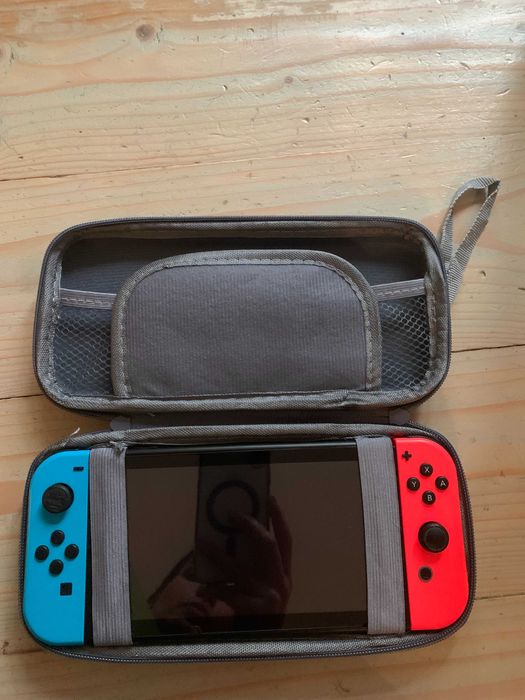Nintendo Switch stan idealny , etui