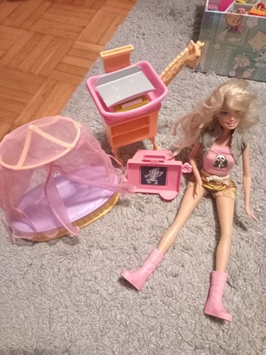 Boneca Barbie veterinária