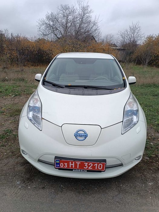 Продам свіжопригнаний Nissan Leaf  2012.батарея 9 палок!!!