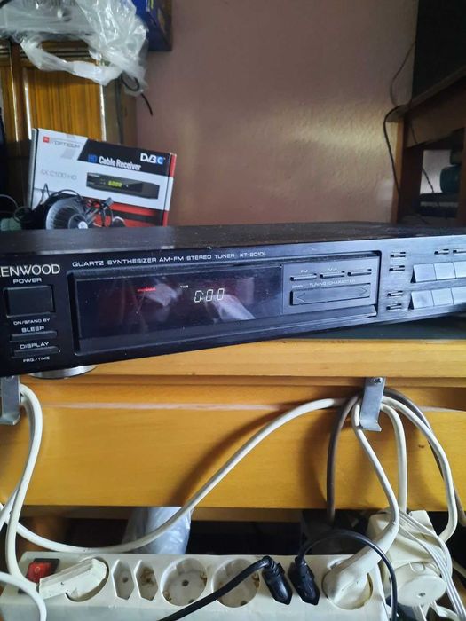 Електроніка (відеомагнітофон та інші товари)