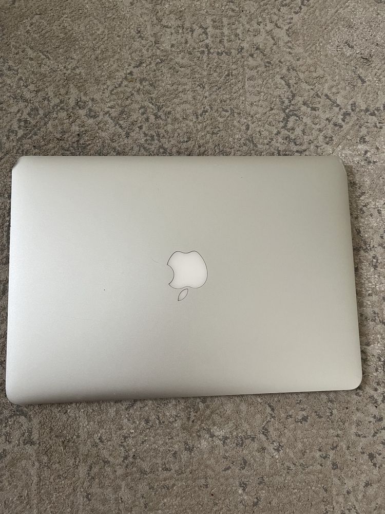 Macbook air 13 2015 core i5 8ram ssd128gb