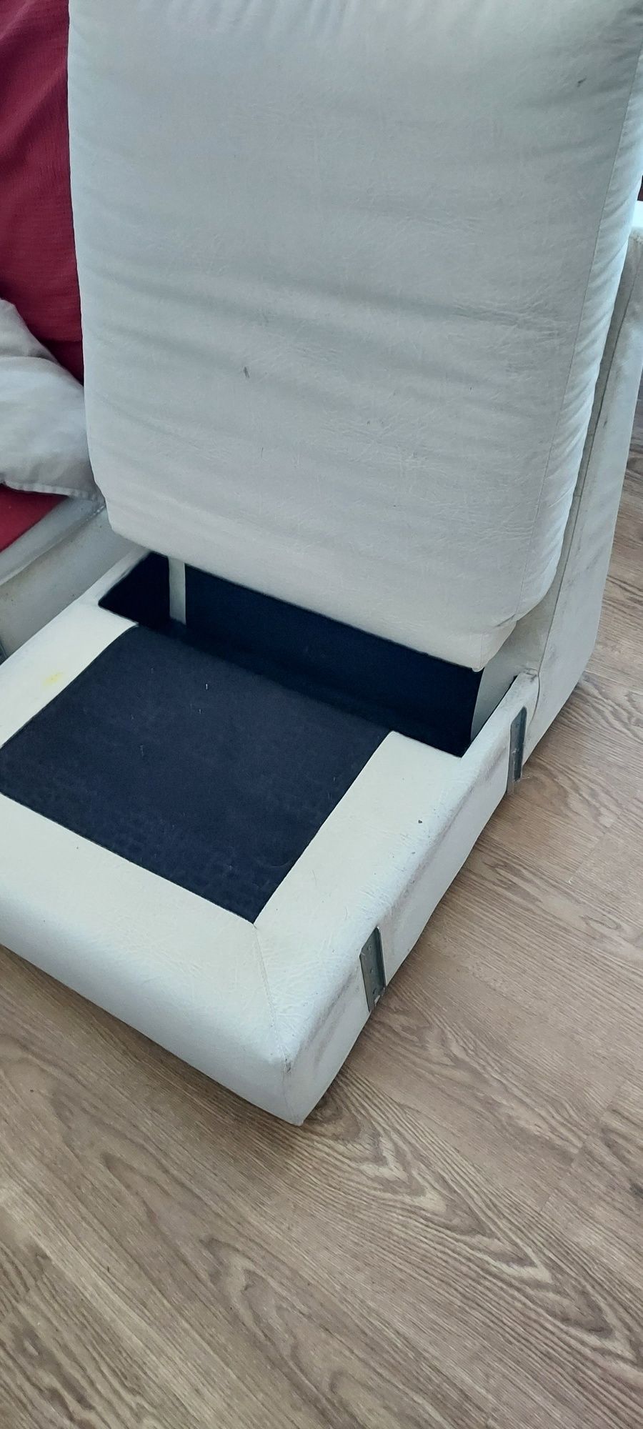 Sofá CERNE usado. Excelente qualidade de construção.  170 €