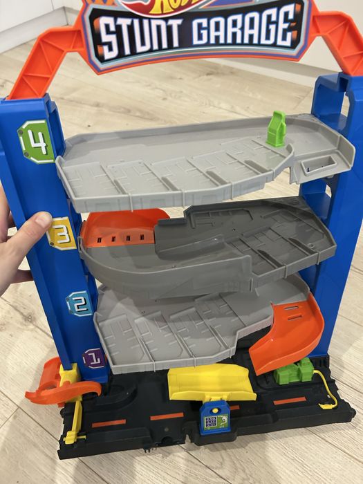 Продам гараж-паркінг Hot Wheels