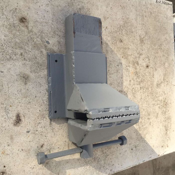 Тиски стальные,мощные