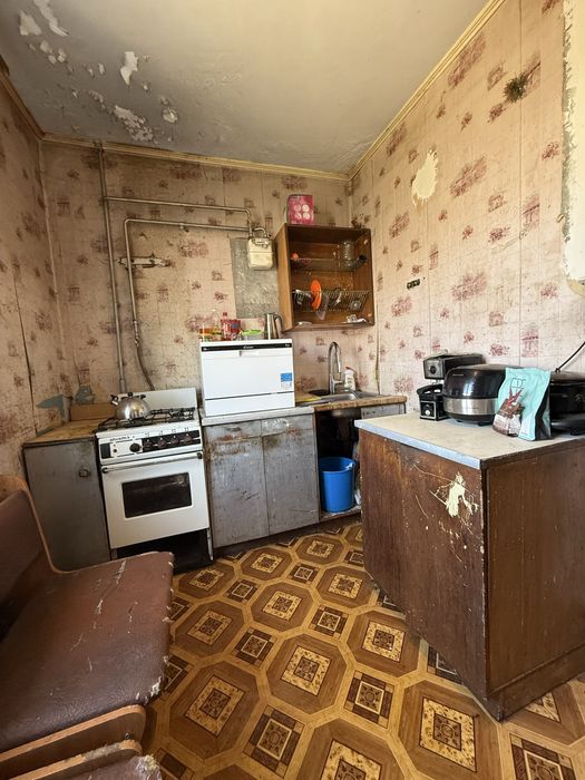 Продам 3 ком. 4 мкрн. Левый берег