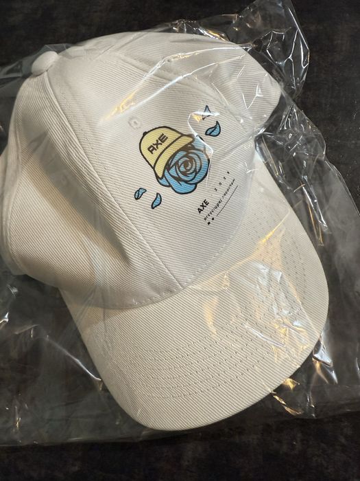 Biała czapeczka czapka z daszkiem Prosto merch Axe róże