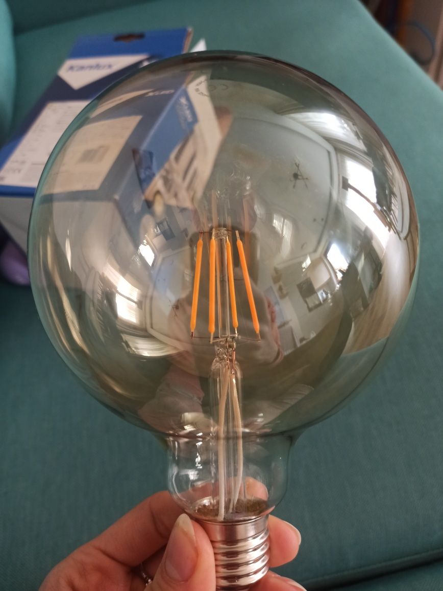 Żarówka/ lampa z ledami LED