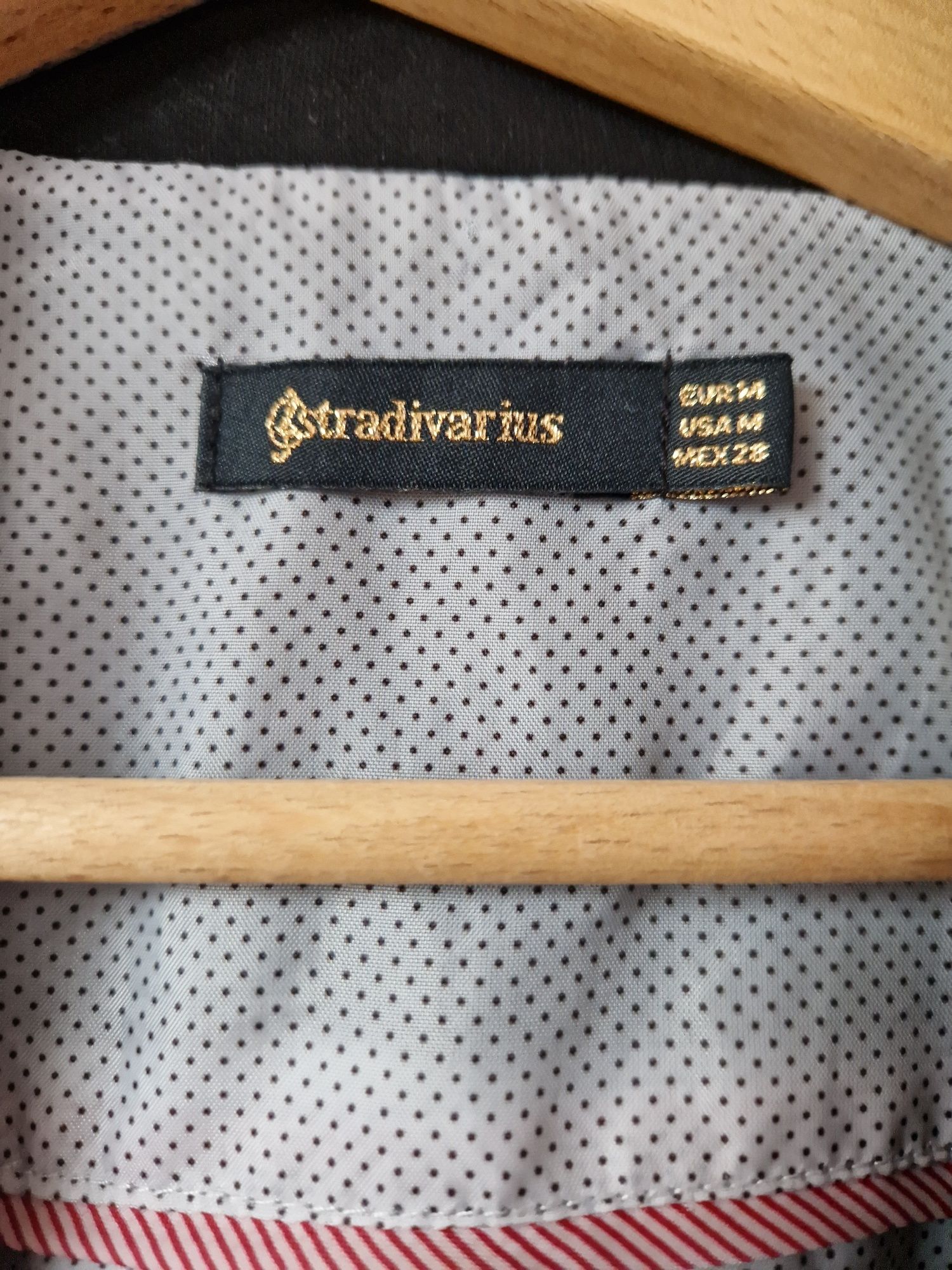 Czarna marynarka M Stradivarius
