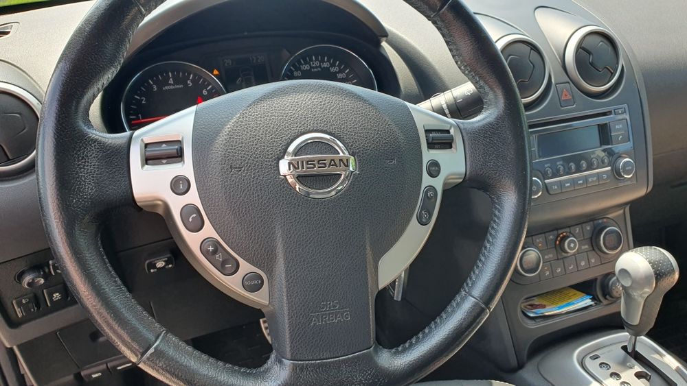 Nissan Qashqai легковий автомобіль