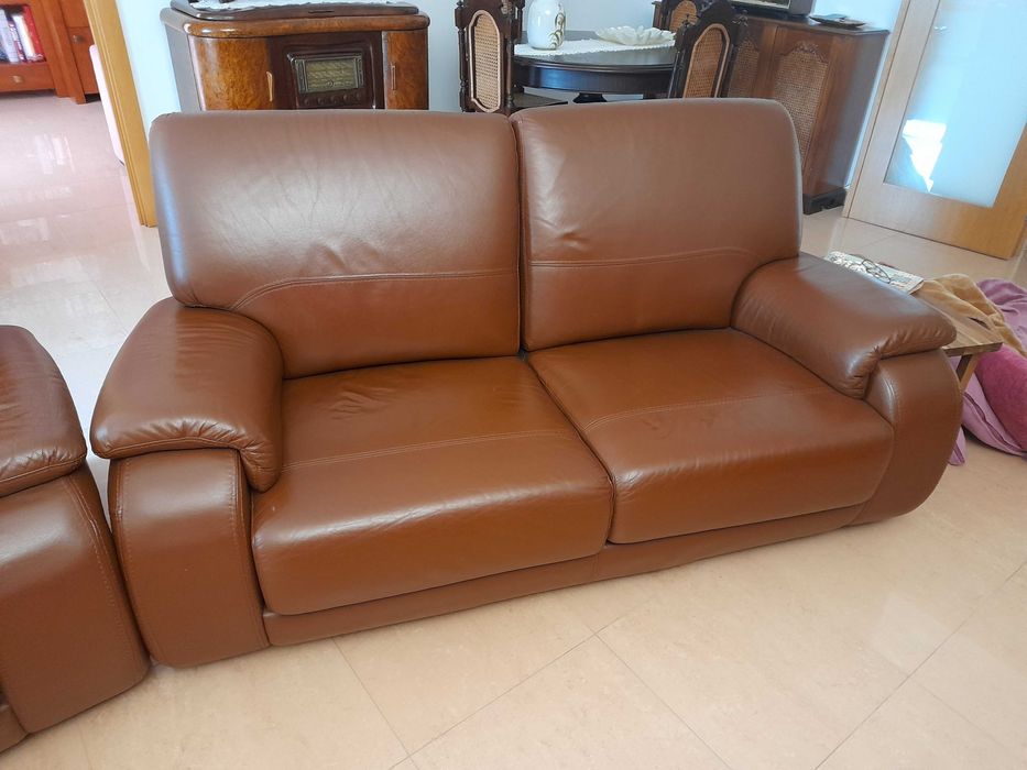 Sofás em pele em muito bom estado como novos