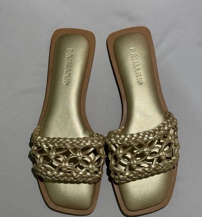 Шльопанці золоті Primark