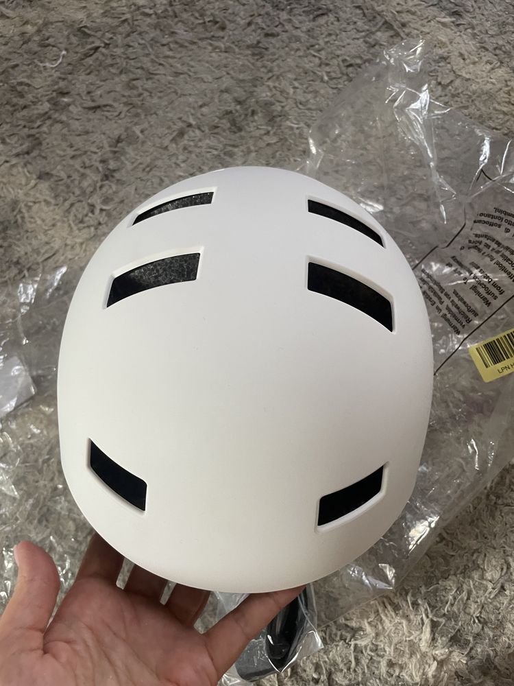 Kask damski typu orzeszek  Vihir