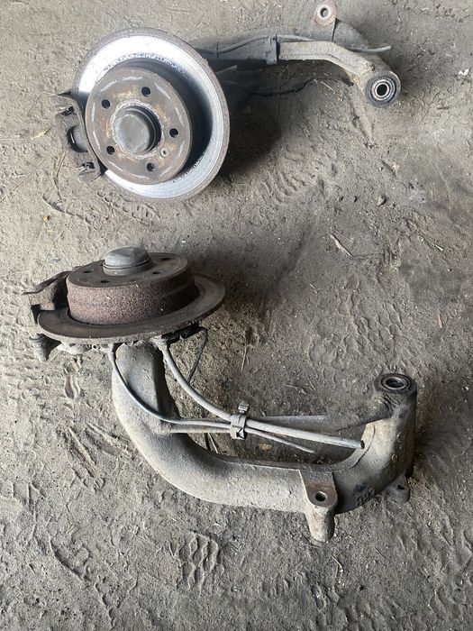 Wahacz tylni prawy i lewy  mercedes vaneo