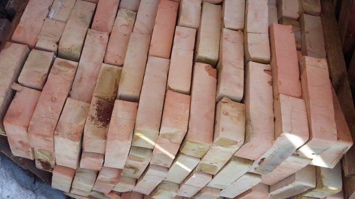 Цегла червона, біла, вогнетривка