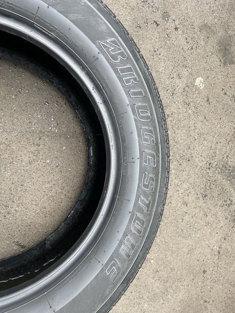 255/60R18 Bridgestone