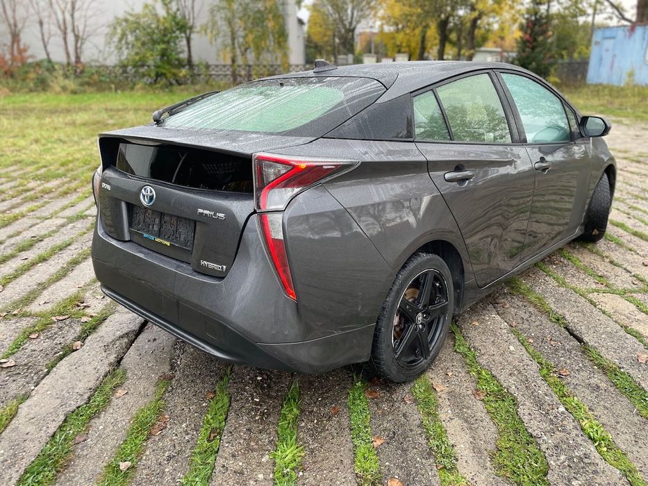 Toyota Prius hybrid * 2017 rok * LED * import *