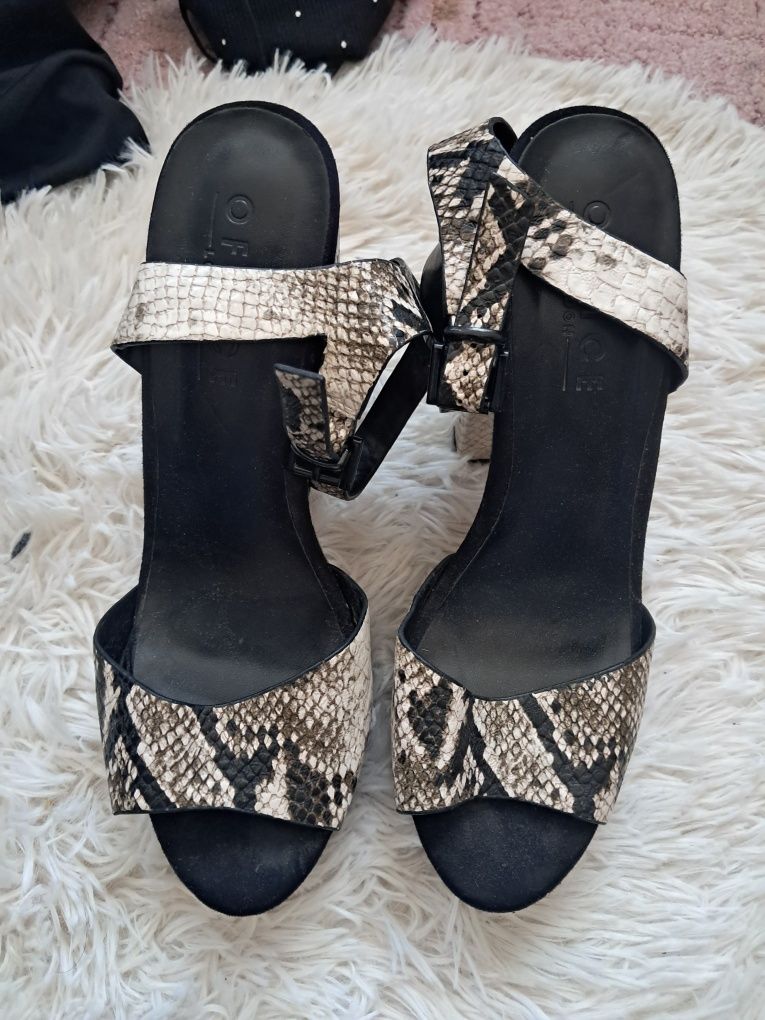 Buty na grubym obcasie office London wężowy wzór