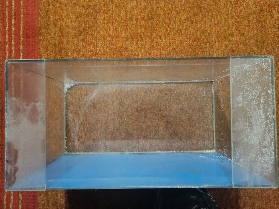 Продам уживаний акваріум 35-40 л