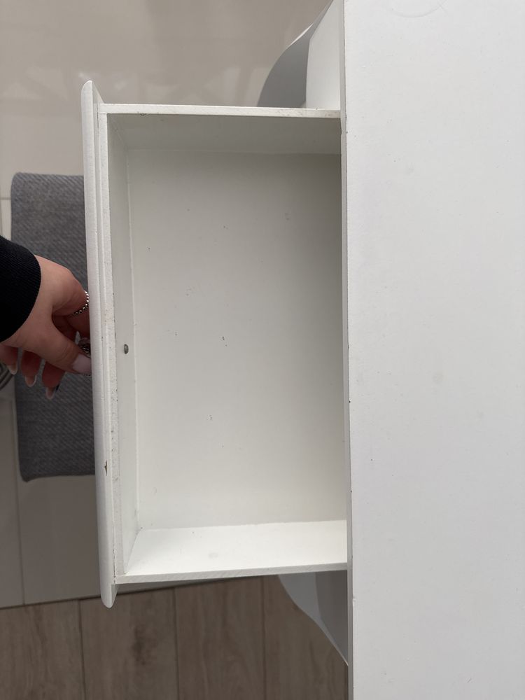 Toaletka z lustrem i z krzesełkiem