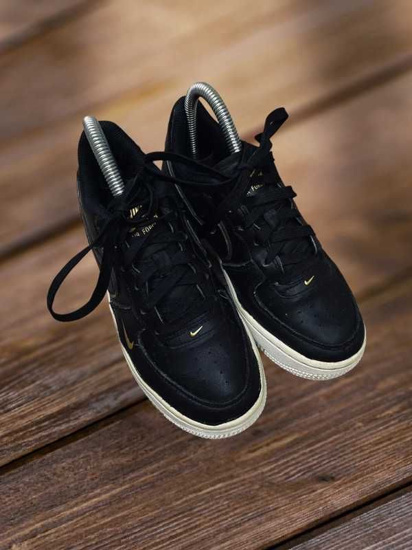Buty Nike Air Force 1 Low czarne złote 35,5