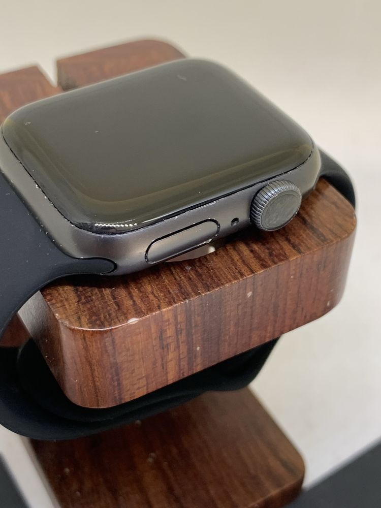 Оригінальні Apple watch series 6 40   mm