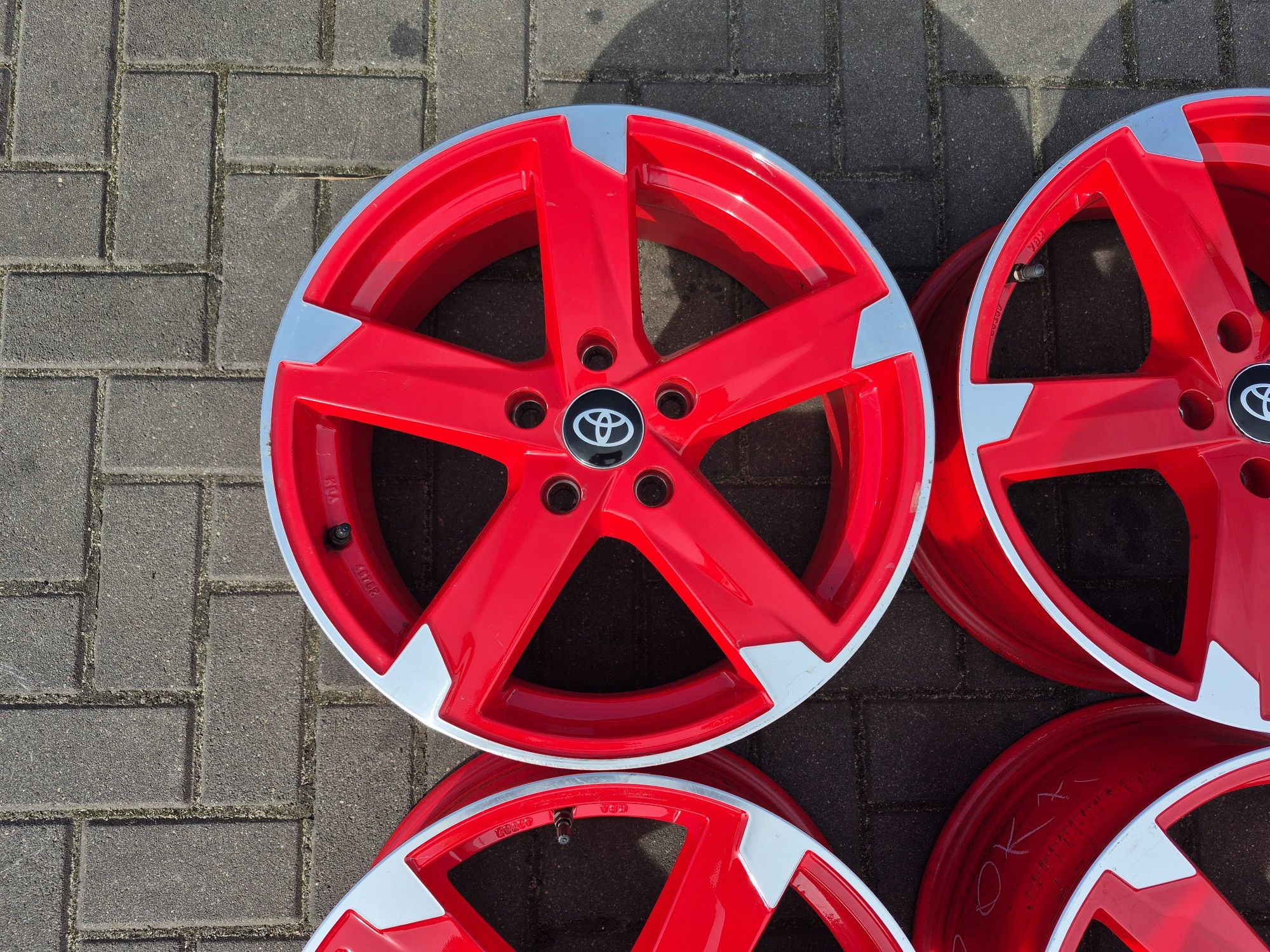Felgi Alu z Czujniki TOYOTA Auris Corolla Avensis 5x114.3 17 Cali 7.5J