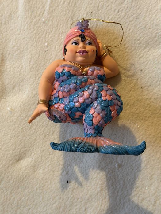 Enfeite sereio merman em porcelana com glitter – vários