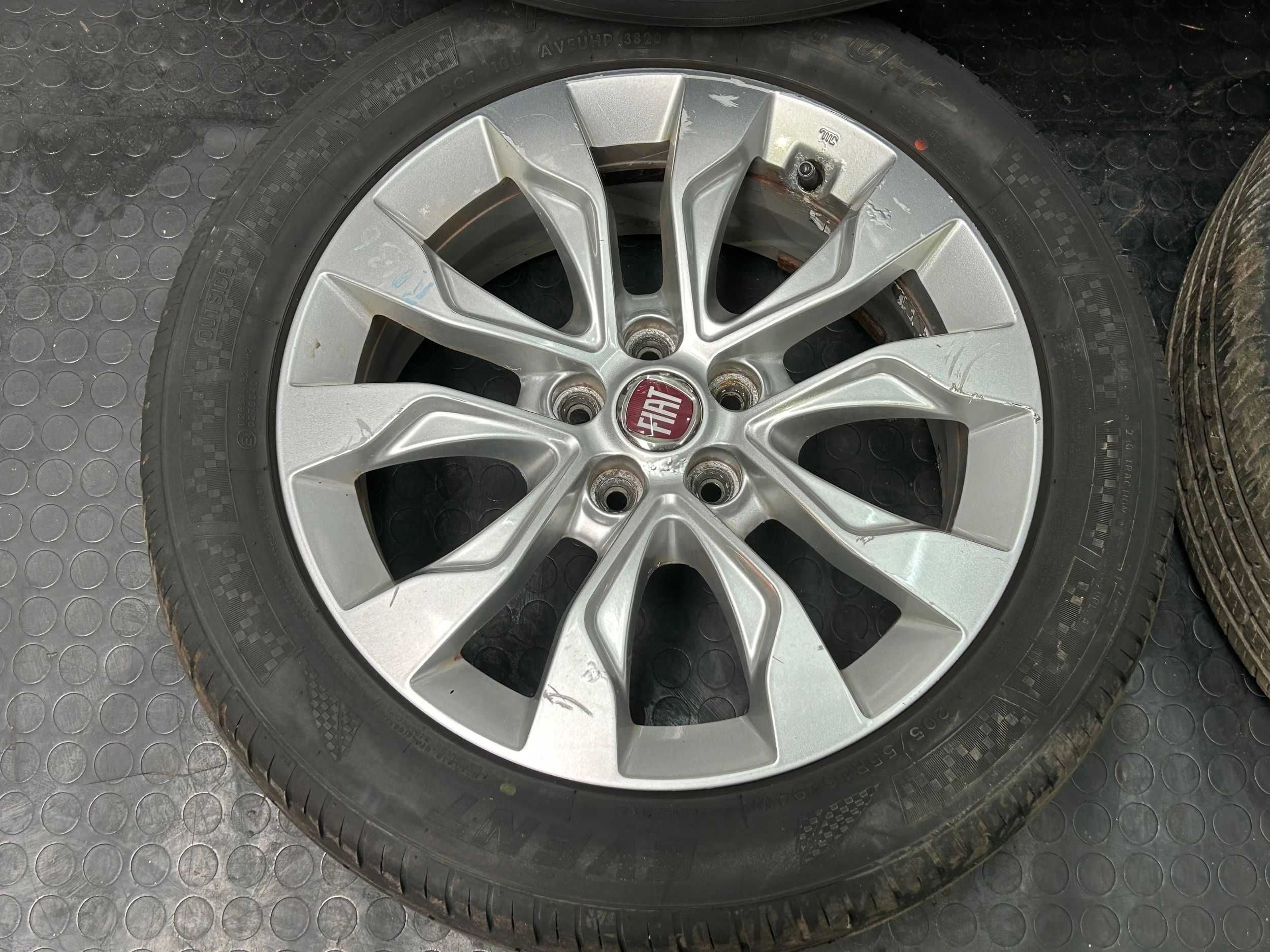 Jantes c/pneus Fiat Tipo (2017) (Furação: 5x98)