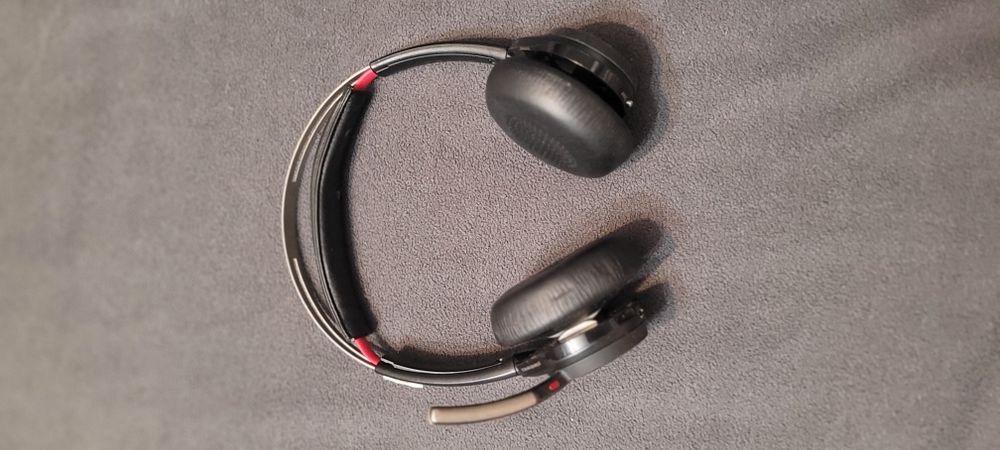 професійна гарнітура Plantronics Voyager Focus UC B825