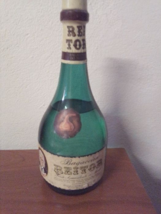 Garrafas de bebidas meio século, triple seco,aveleda