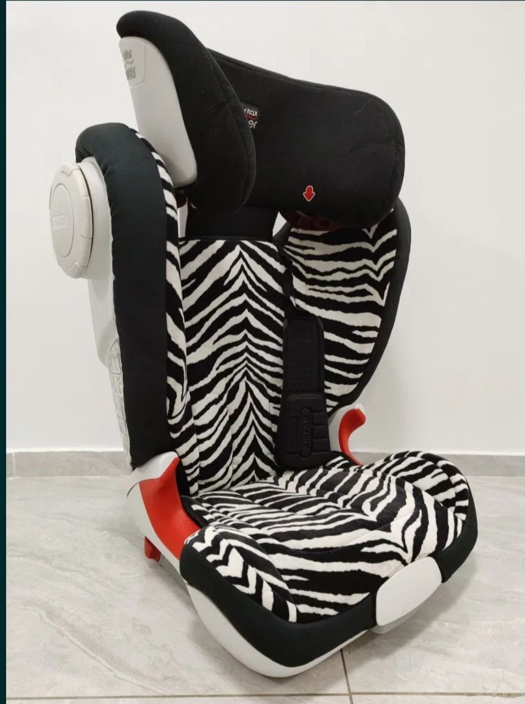 Автокресло Britax Roemer Kidfix SL Sict smart zebra highline