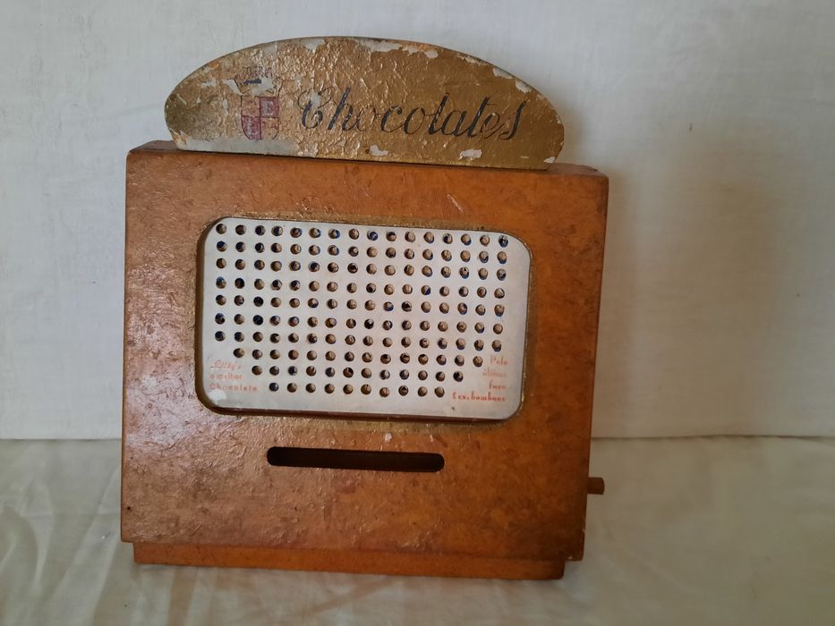 Caixa de furos para chocolates CEL Lda