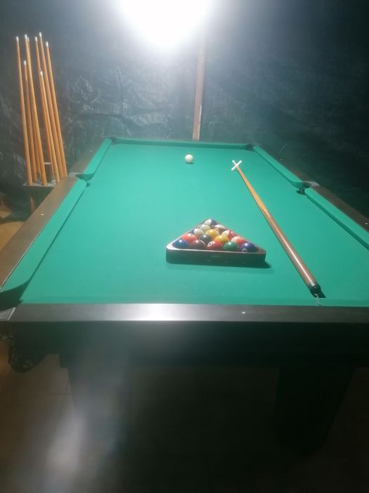 Vendo bilhar completo e dois candieiros de tecto com móvel de suporte